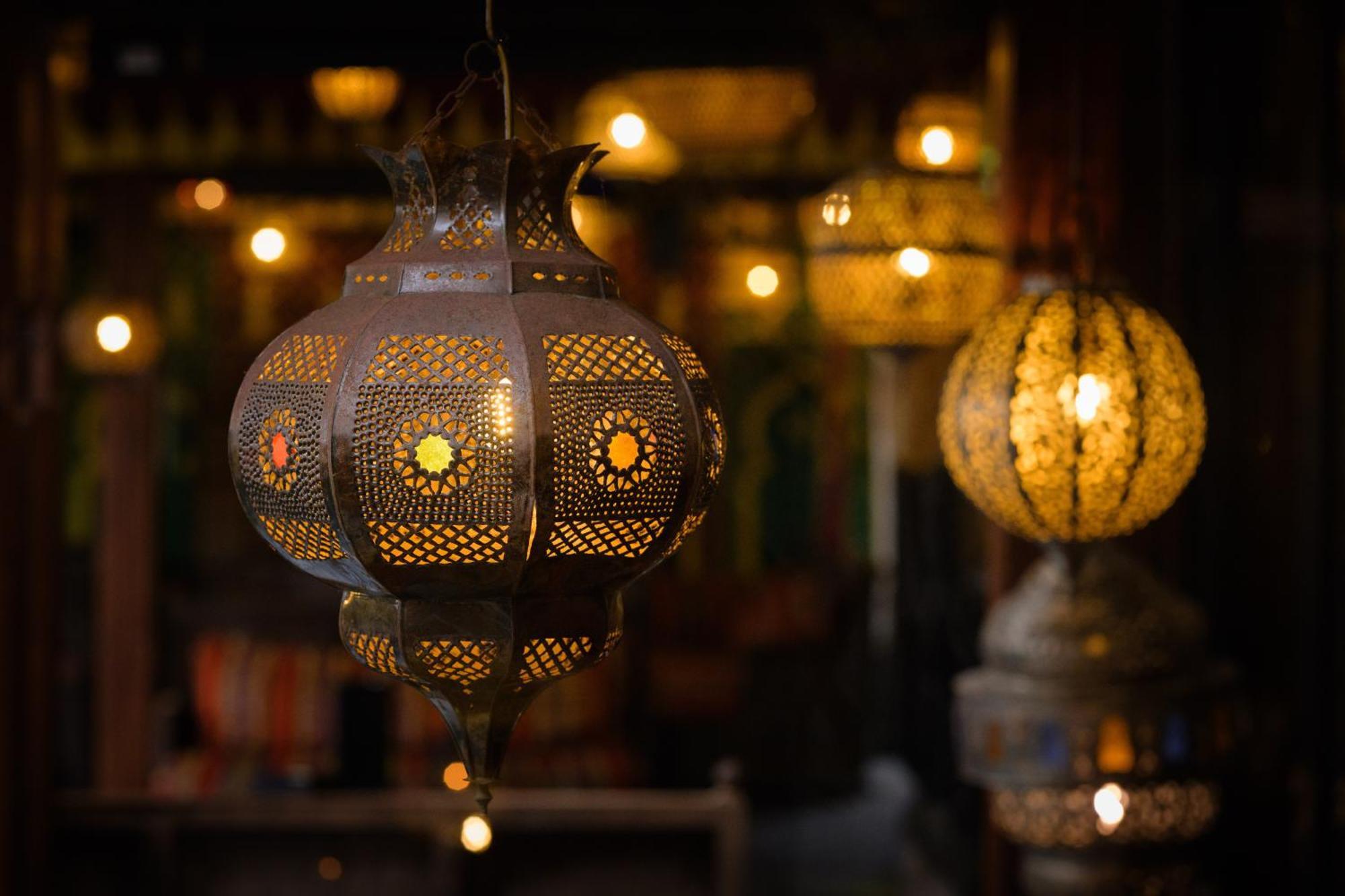 クレイジーベア ホテル ビーコンズフィールド エクステリア 写真 A Moroccan lantern